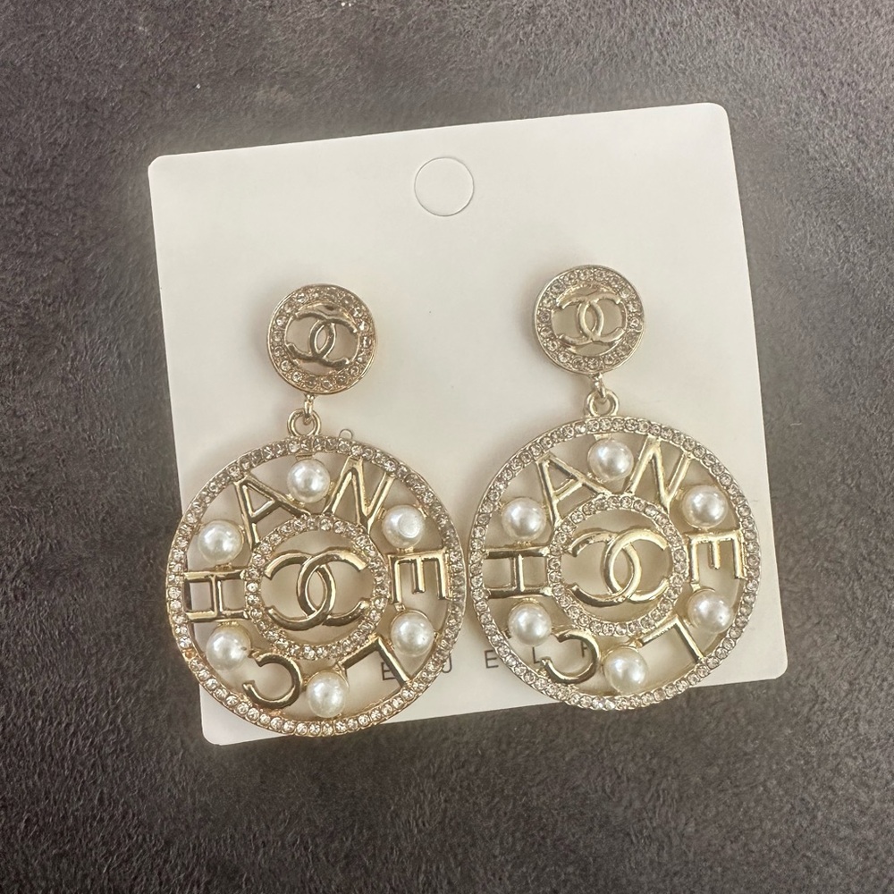 Elegant Gold and Pearl Earrings